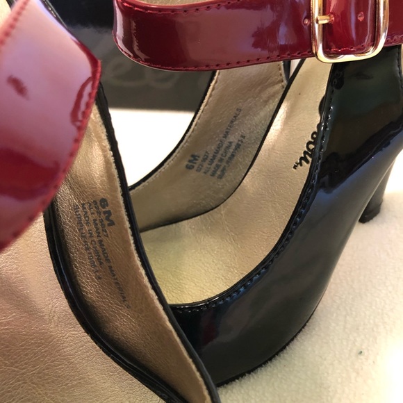 Miss Bisou size 6 black and burgundy heel. - Picture 5 of 5